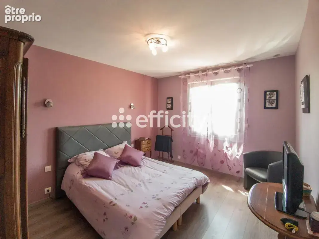 Maison 124 m² à Saint-Lo  - photo 8