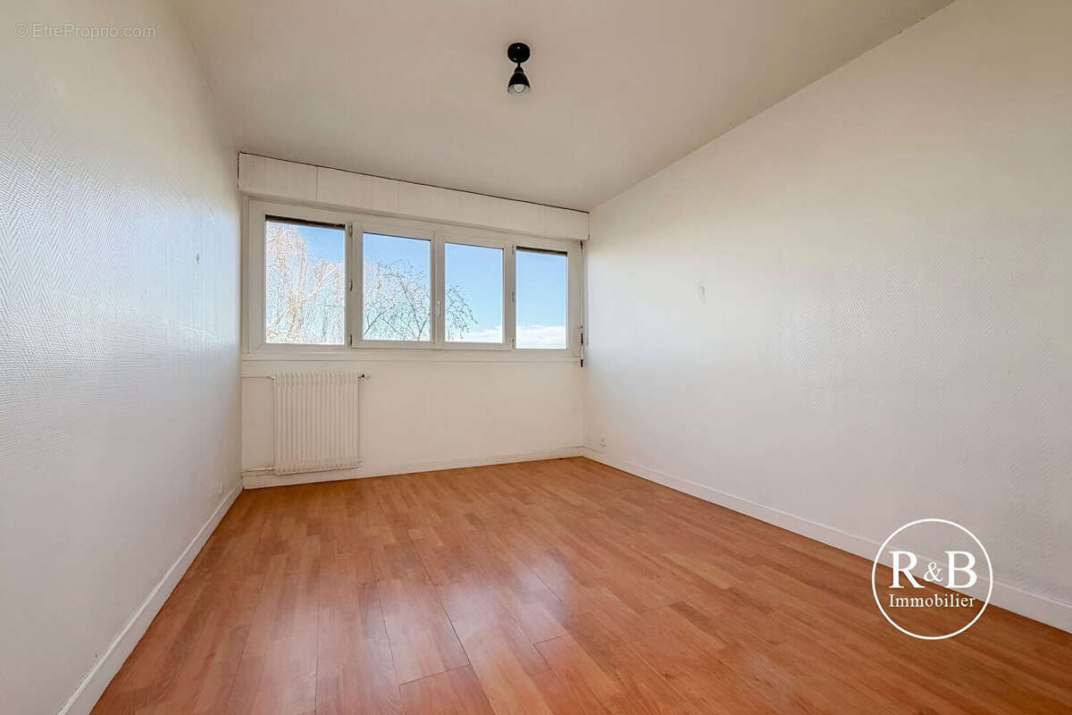 Appartement à LES CLAYES-SOUS-BOIS