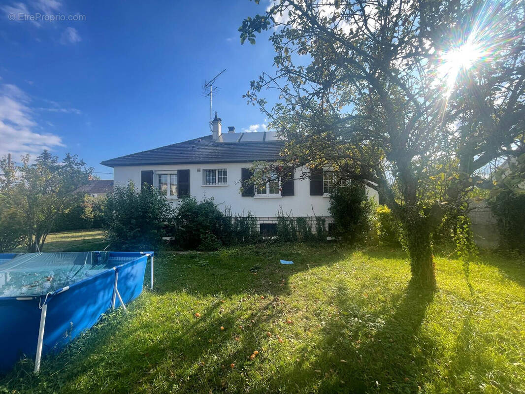 Maison à SAVIGNY-LE-TEMPLE