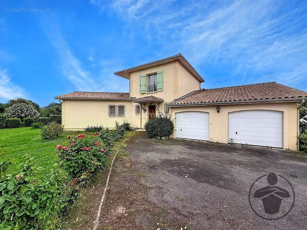 Maison à COUTRAS