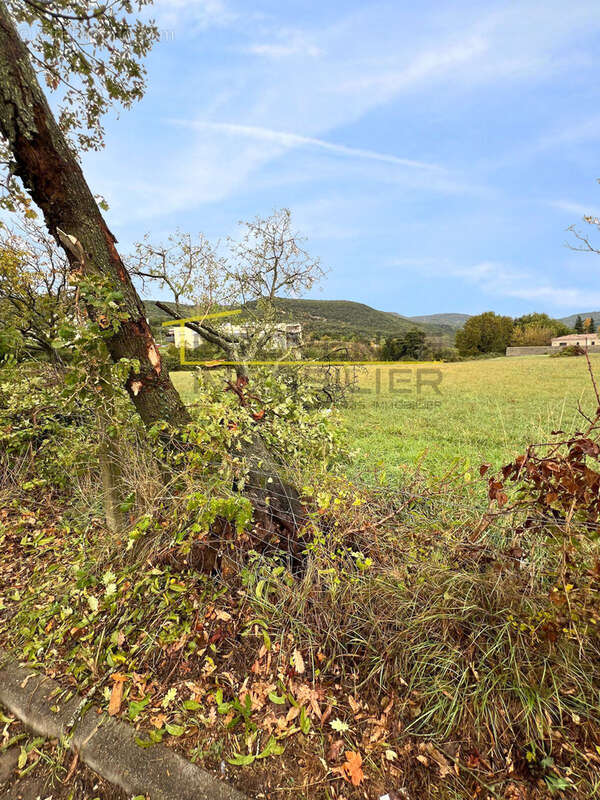 LE TEIL, terrain constructible d'un contenance de 700m2 - photo 2