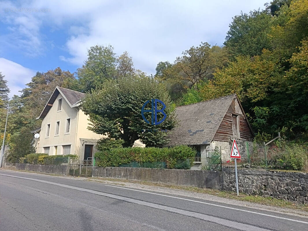 Maison à VIRIEU-LE-GRAND