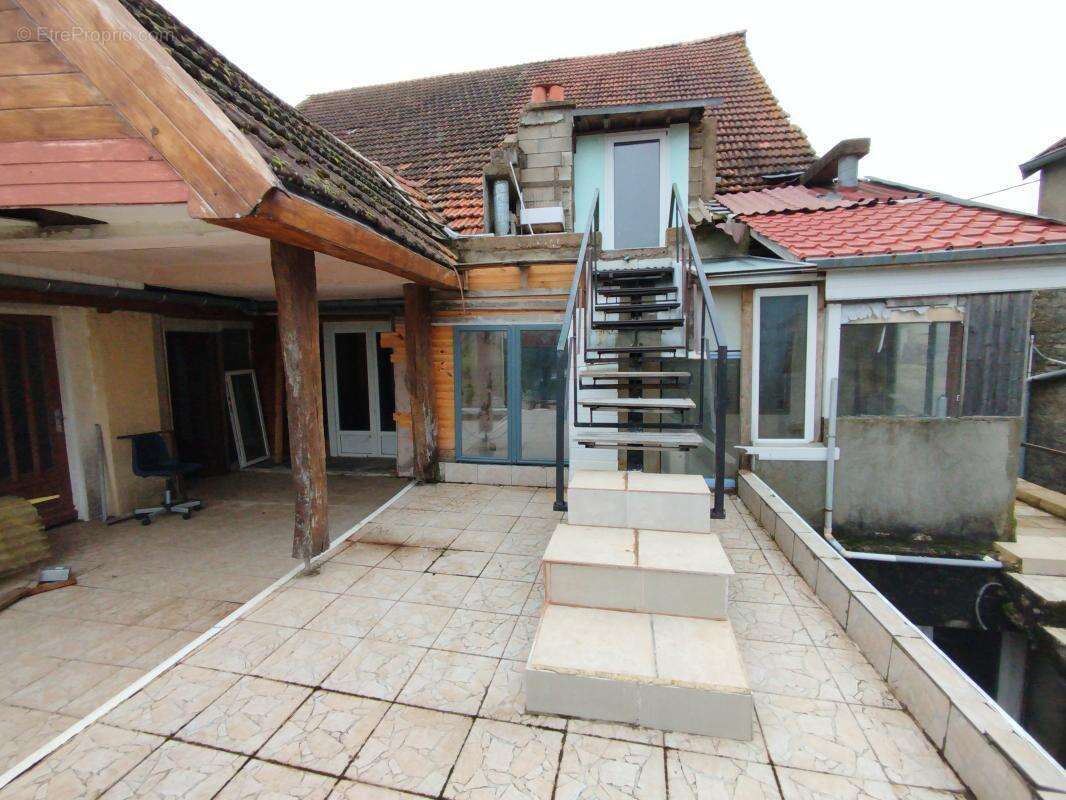 Appartement à CHAUX-LES-PORT