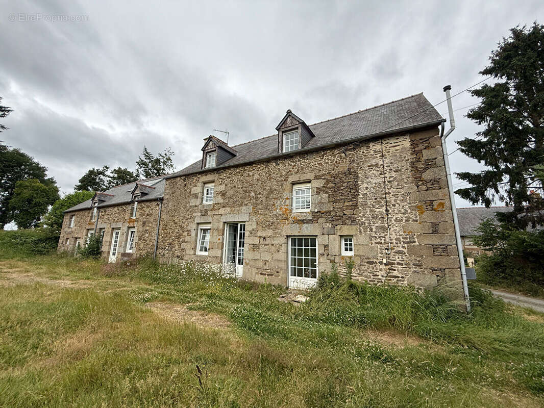 Maison à NOYAL-SOUS-BAZOUGES