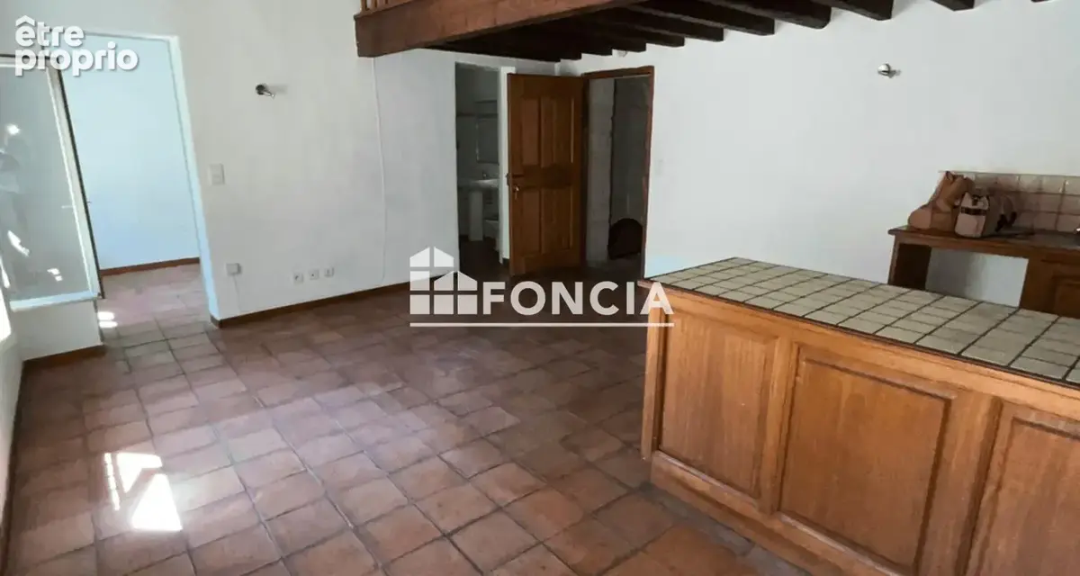 Appartement T2  en duplex 46 m2  plein coeur d'Uzès au dernier étage - photo 3