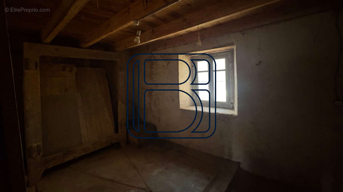 Maison à SAINT-AMANT-ROCHE-SAVINE