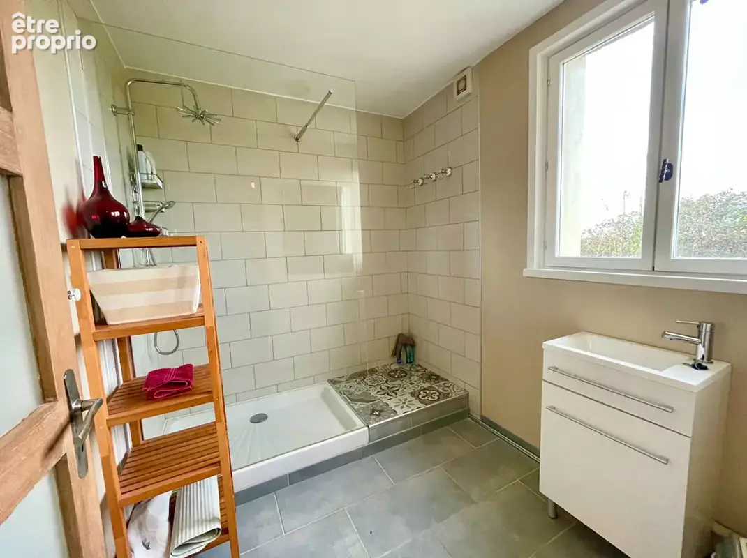 LOT-proche PUY L'EVEQUE  (130m2), Une maison en pierre rénovée offrant une vue panoramique, un terrain de 1,79 hectare, une pisc - photo 10