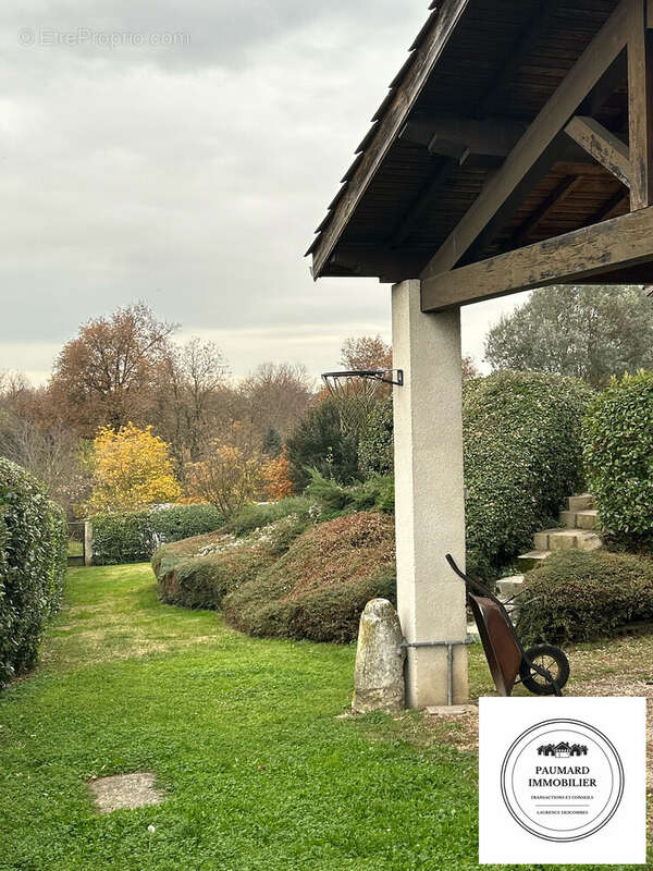 abris spacieux couvert - Maison à GRANGES-LES-BEAUMONT