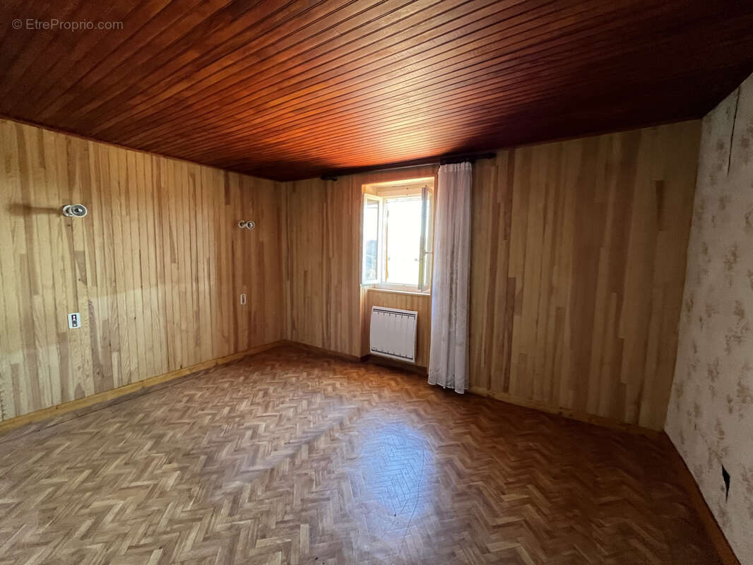 Maison à CASTANET-LE-HAUT