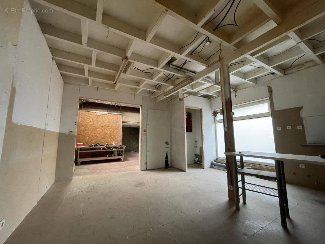 Commerce à BRUYERES-LE-CHATEL