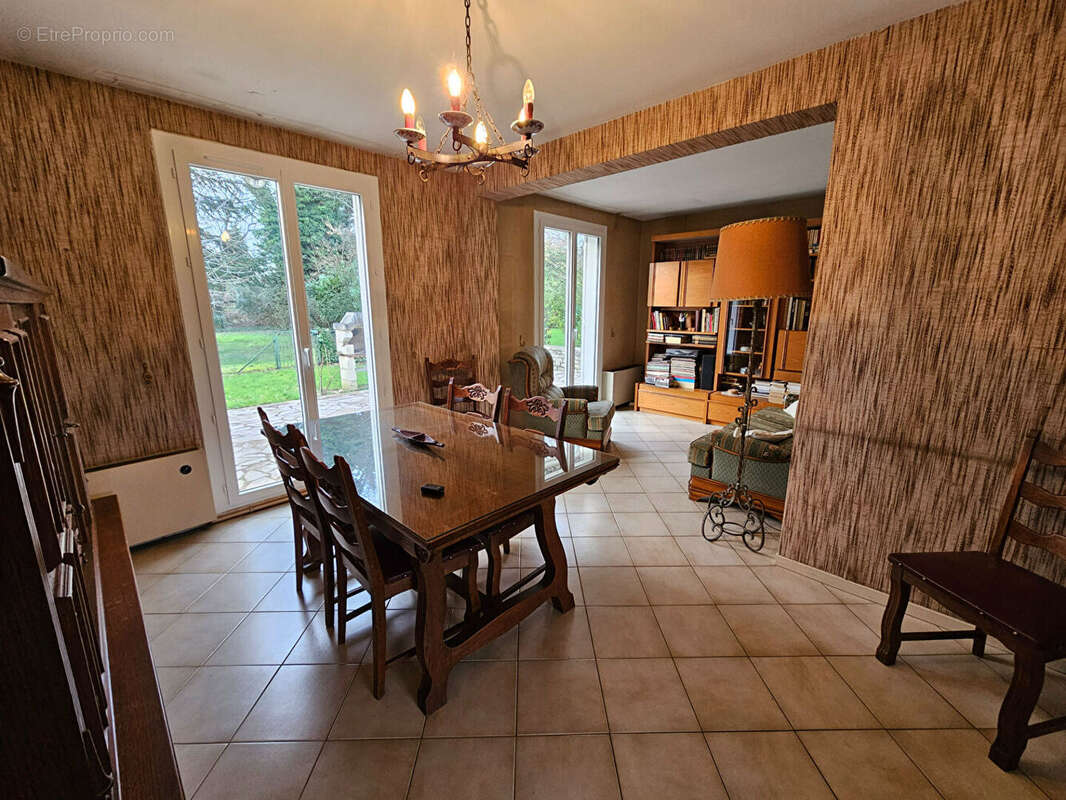 Maison à VOISINS-LE-BRETONNEUX