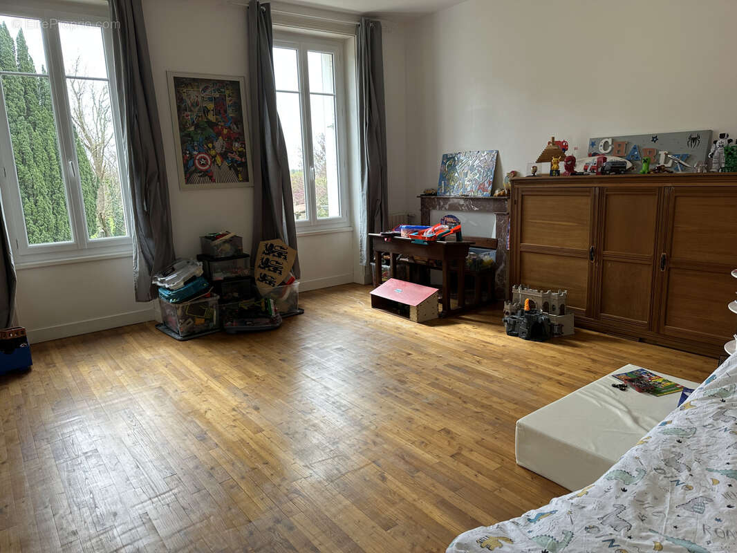 Propriété de caractère rénovée avec dépendances rénovées , Sigogne. - photo 16