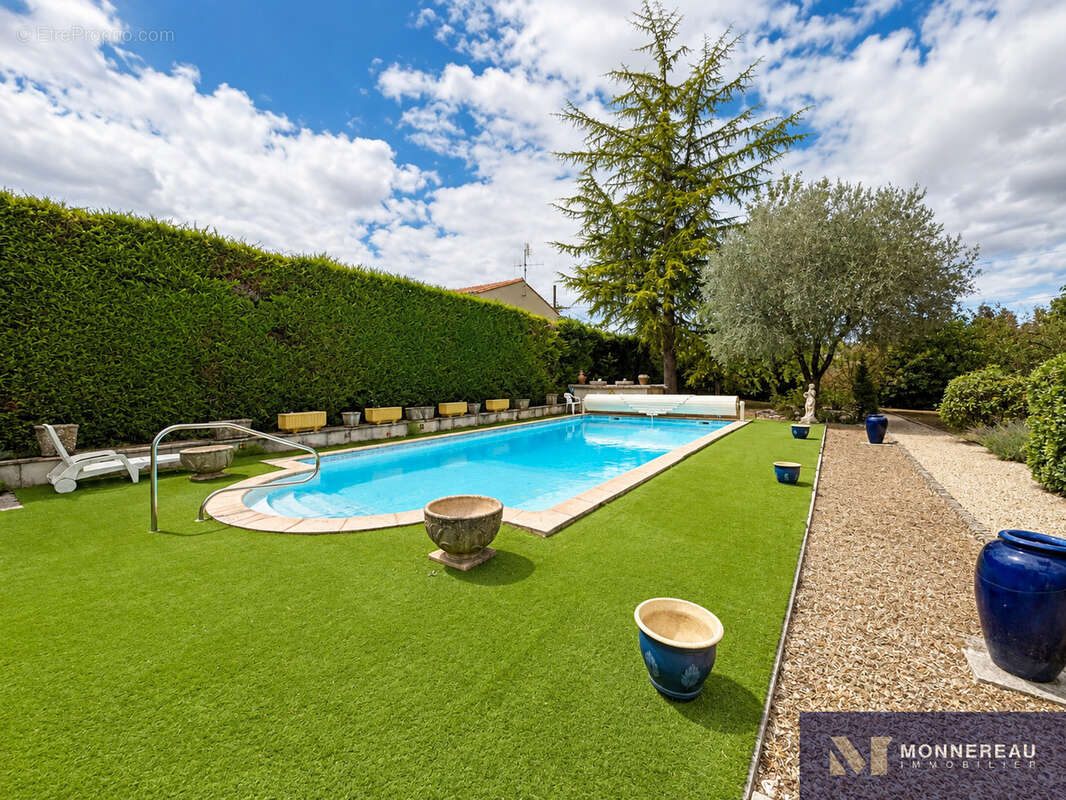 Maison bourgeoise avec parc et piscine en coeur de ville - photo 33