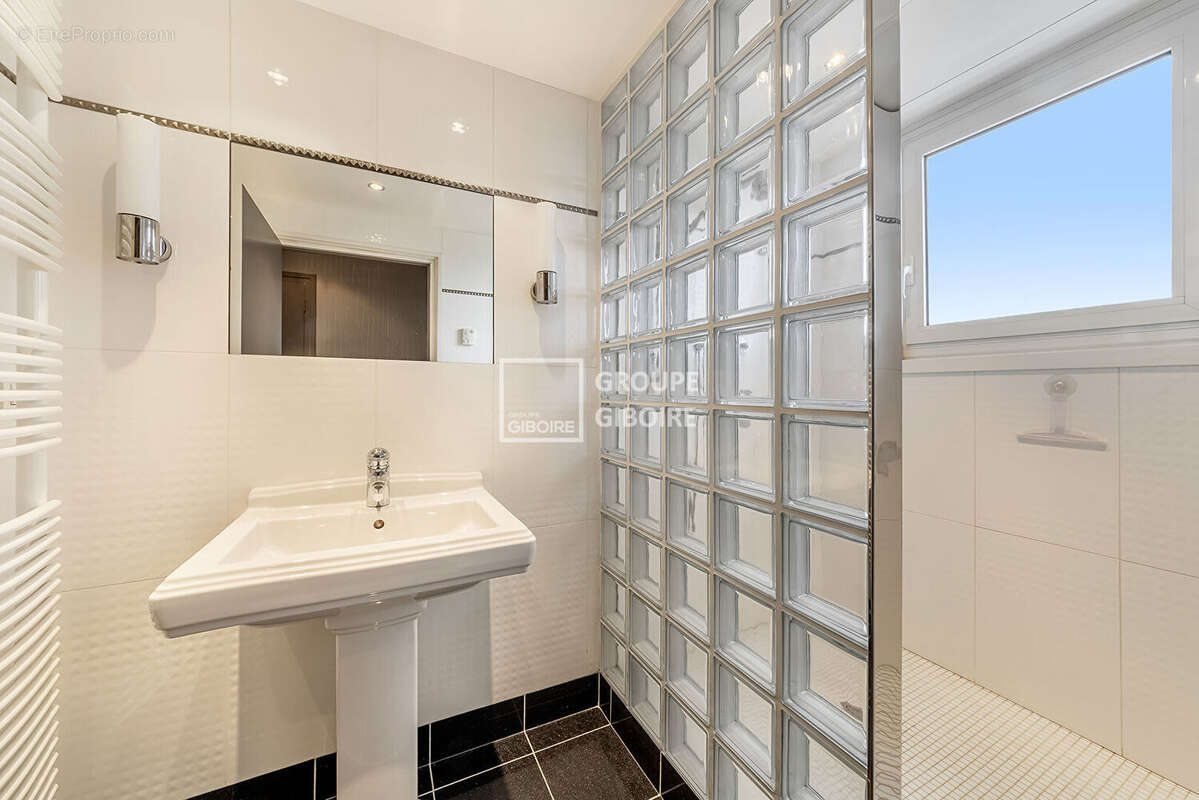 AGENCE GIBOIRE -  VENDRE - Appartement 6 pièce(s) 182 m2 dernier étage terrasse de 42m² - RENNES - photo 8