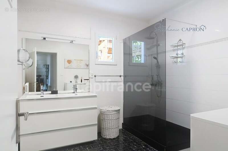 Maison Familiale de 141 m² à Tignieu-Jameyzieu - A découvrir sans attendre ! - photo 8