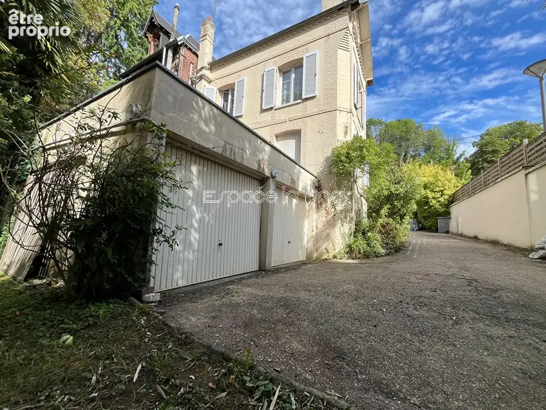 Maison familiale - 213m² - 7 pieces - double garage - jardin - photo 13