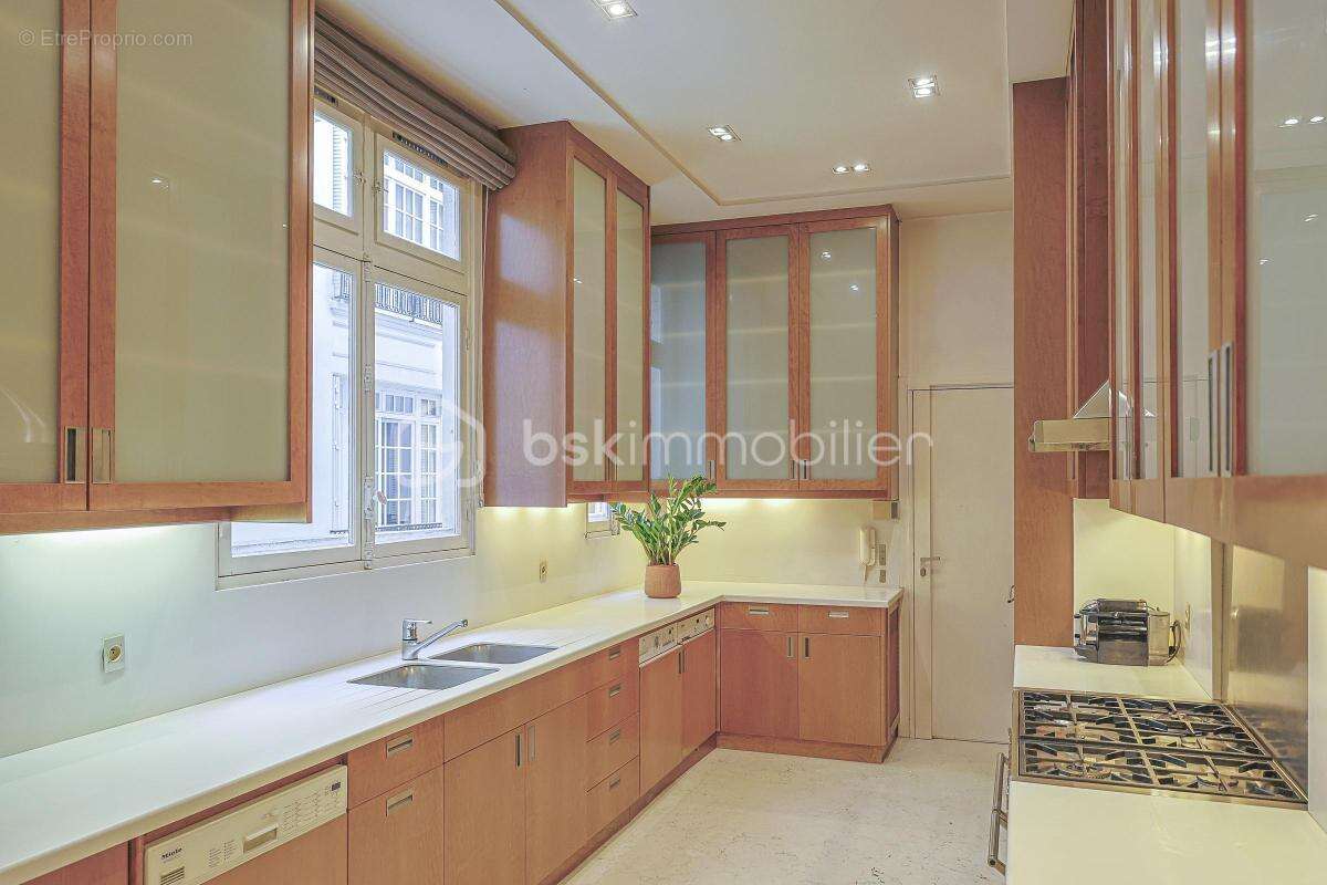Appartement à PARIS-17E