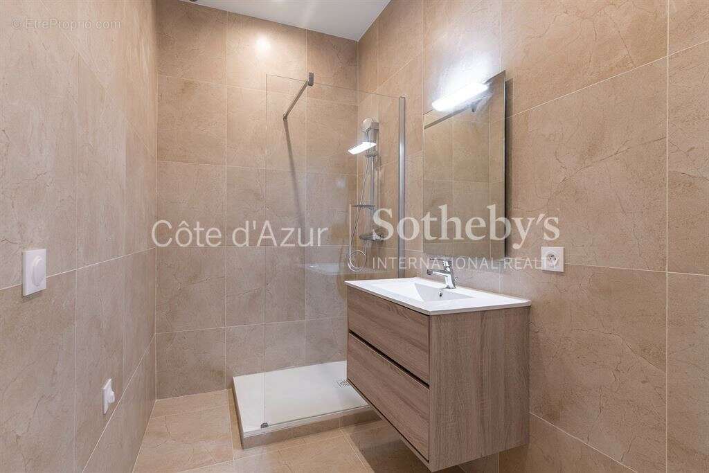 Appartement à ROQUEBRUNE-CAP-MARTIN