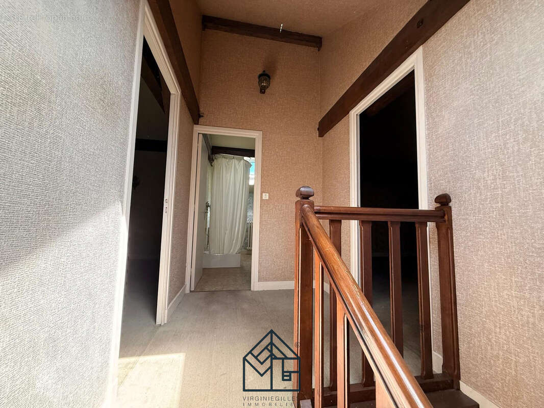 Riorges - rue marechal foch - maison des annees 30 a renover - photo 20