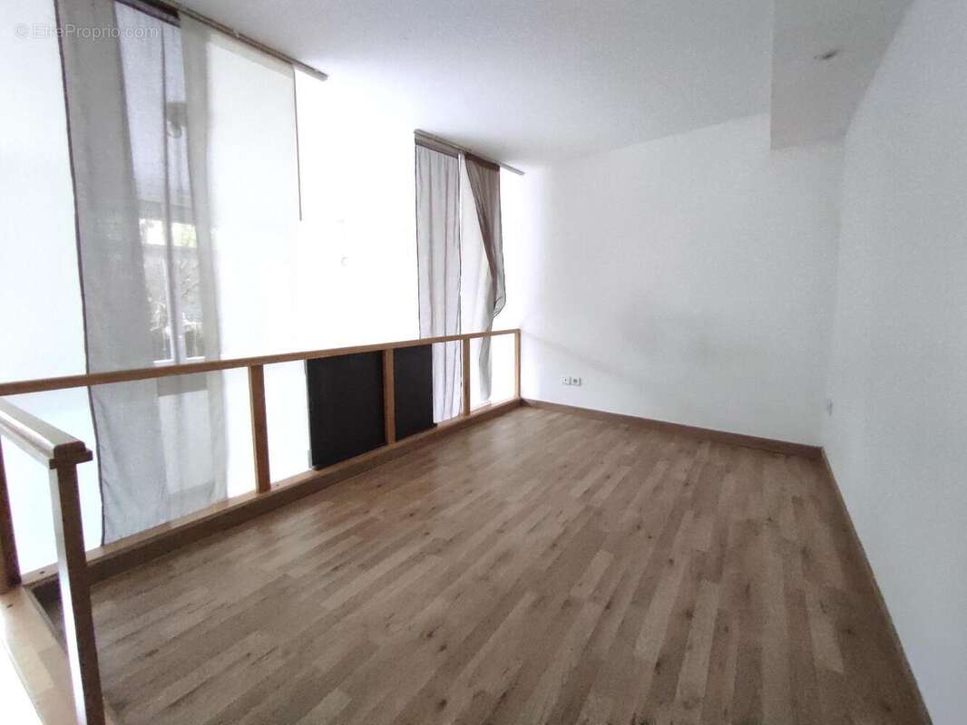   - Appartement à VILLEURBANNE
