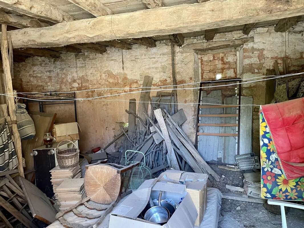 Maison et deux granges à rénover - photo 11