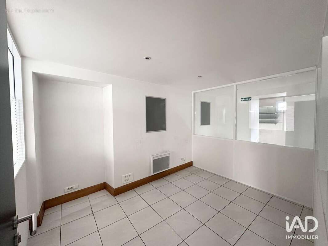 Photo 4 - Commerce à TRAPPES