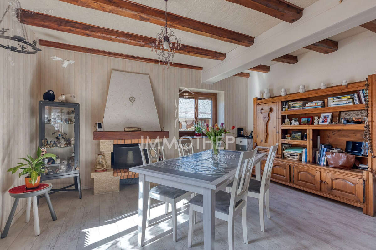 Salle à manger - Maison à LES ADRETS