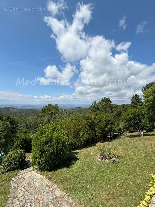 Maison à LA GARDE-FREINET