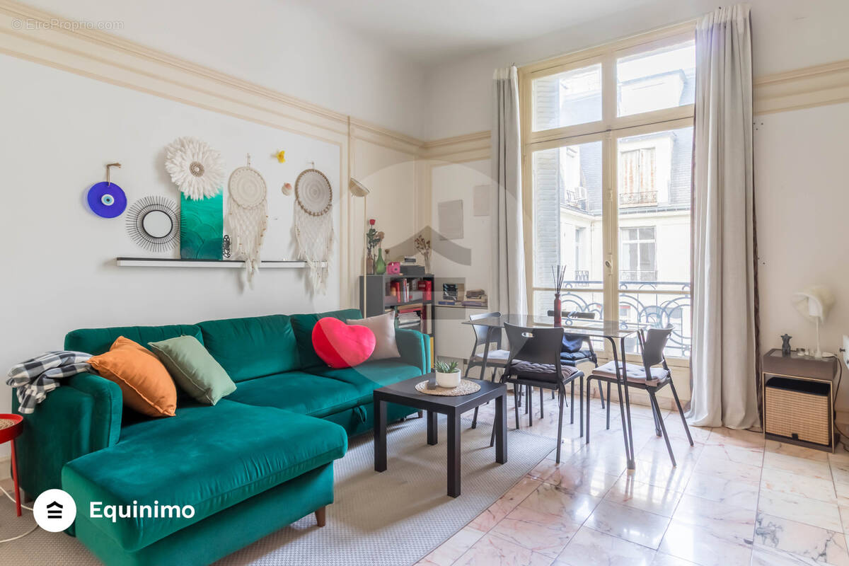 Appartement à PARIS-8E