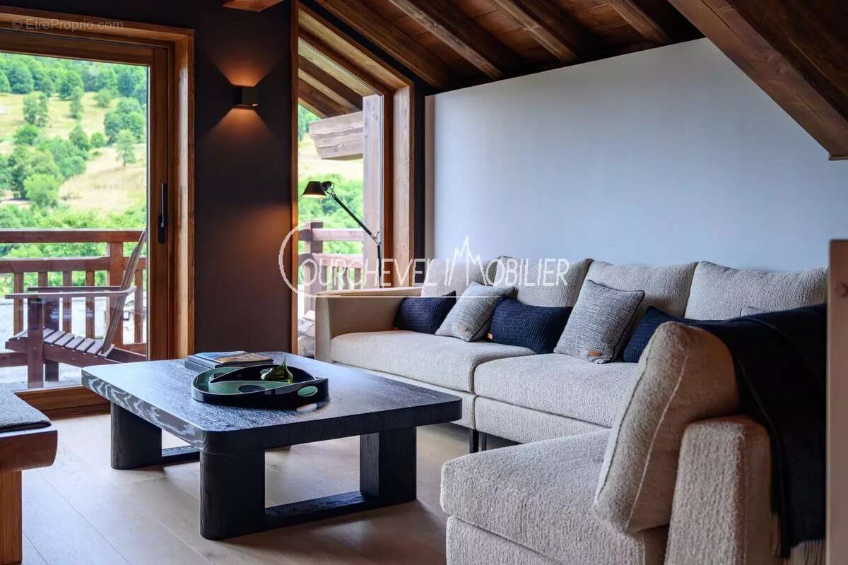 Maison à LES ALLUES