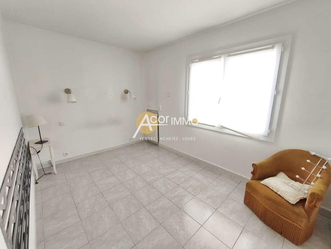 SIX FOURS LES PLAGES - T2 traversant proche centre ville - photo 10