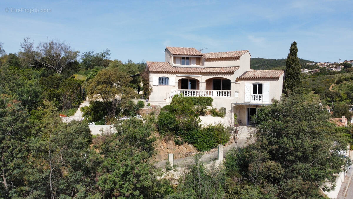 Maison à LES ISSAMBRES