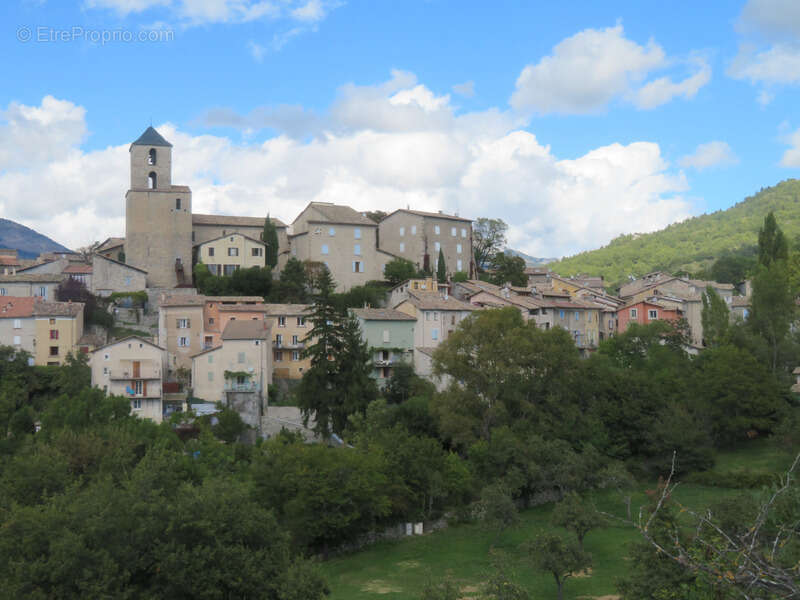 Commerce à THOARD