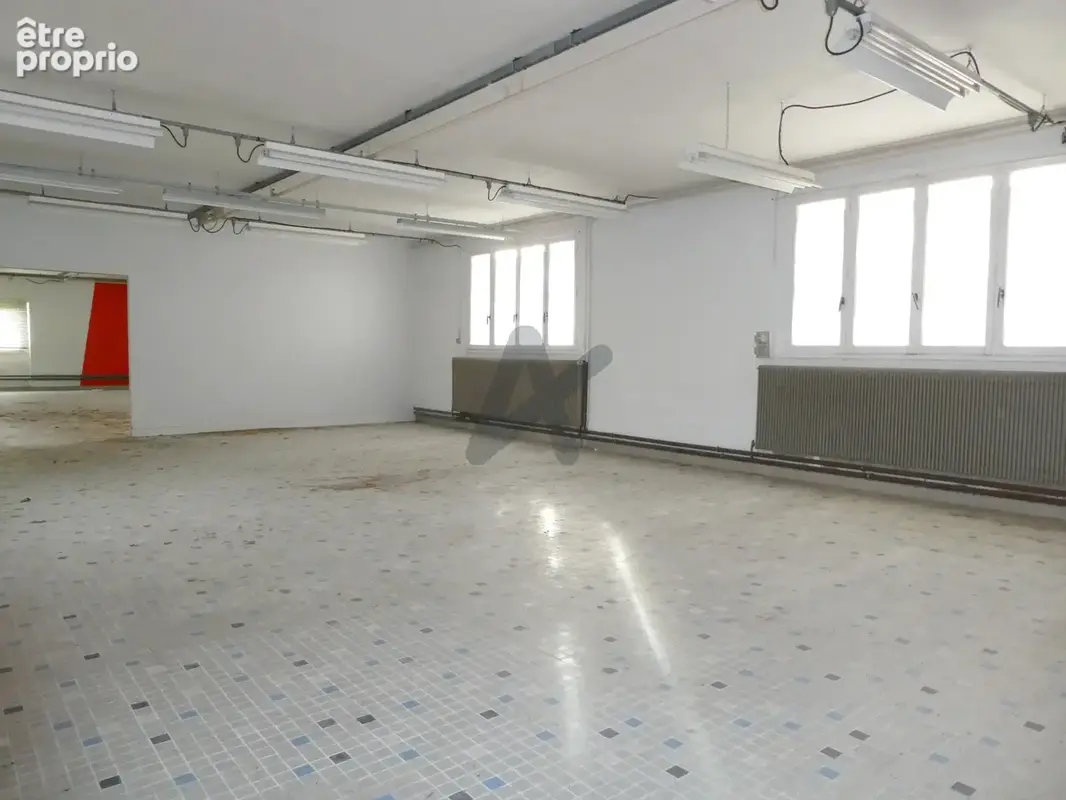 Grande dépendance en pierre de plus de 400 m2 avec 2800 m2 de terrain - photo 5