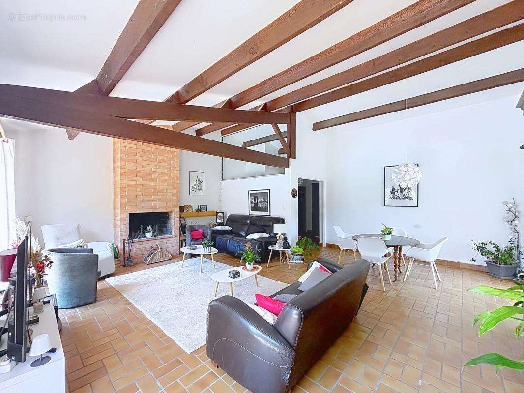 Quint-Fonsegrives Centre – Villa de plain-pied 180 m² • 5 chambres • Bureau • Piscine • Garage 45 m² • Terrain arboré de 900 m² - photo 4