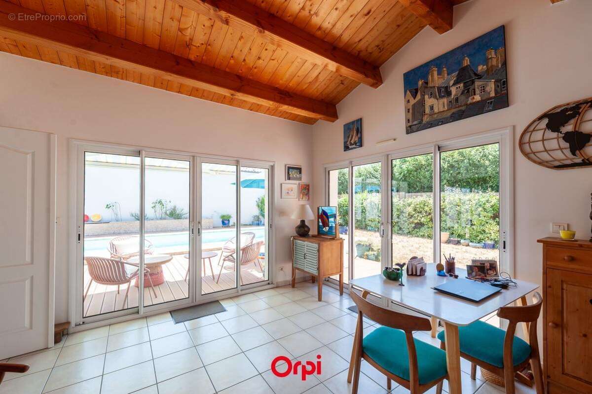 Nieul sur Mer - Maison plain-pied 153 m² - 4 chambres - garage - piscine - photo 10