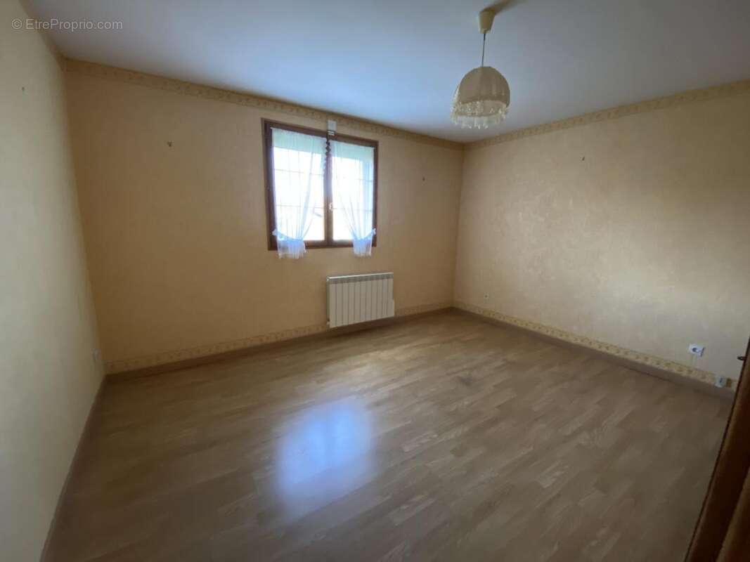 Maison à LA CROIX-SAINT-LEUFROY