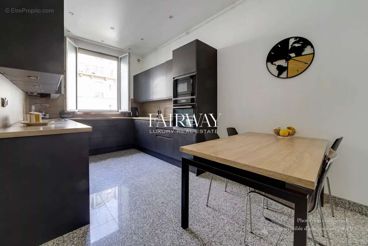 Appartement à PARIS-8E