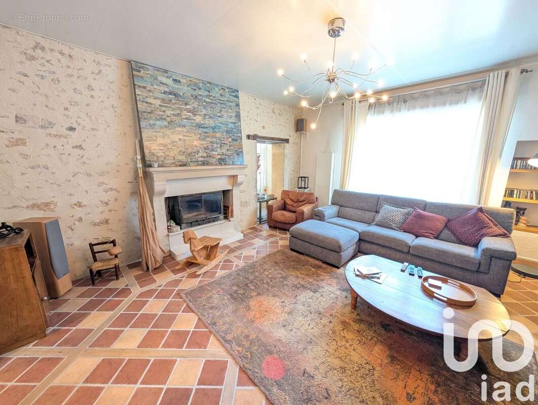 Photo 5 - Maison à LUSSAC-LES-CHATEAUX