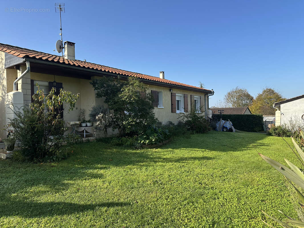 Maison à LA ROCHE-CHALAIS