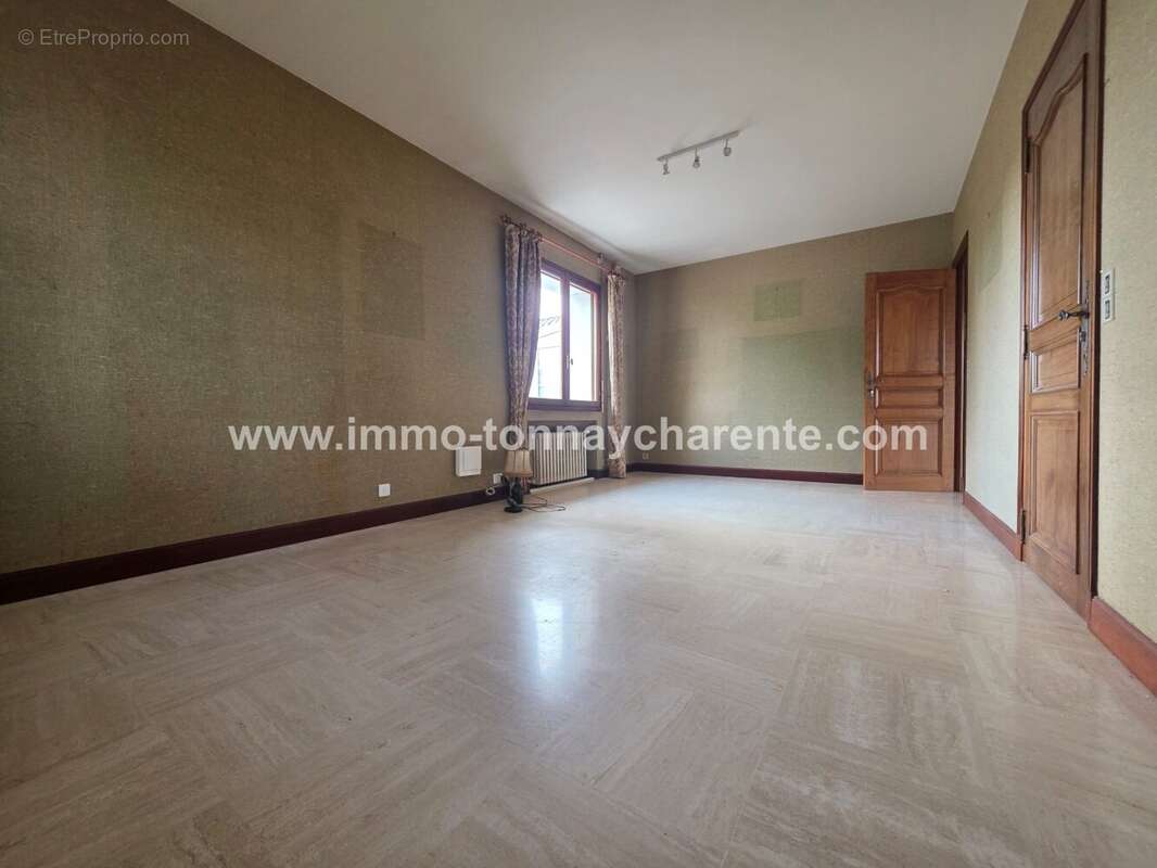 Maison 364 m² à Tonnay-Charente  - photo 6