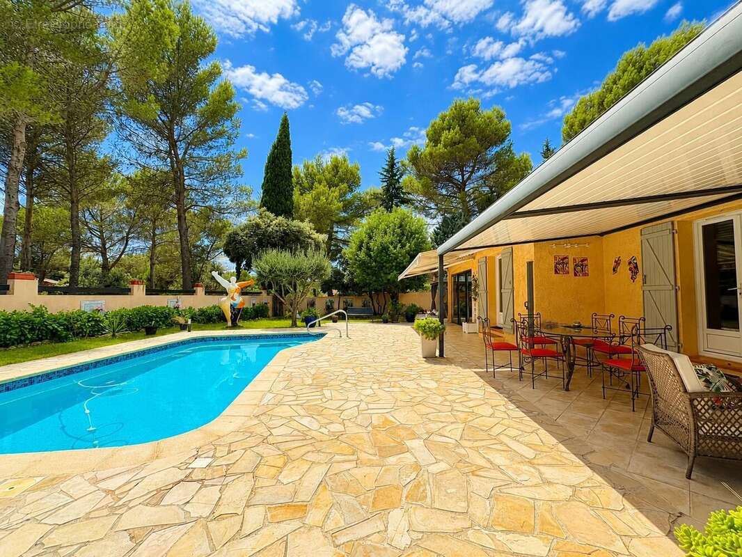 Vidauban – Élégante villa de plain-pied de 140 m² avec piscine sur un terrain de plus de 2 550 m² - photo 4