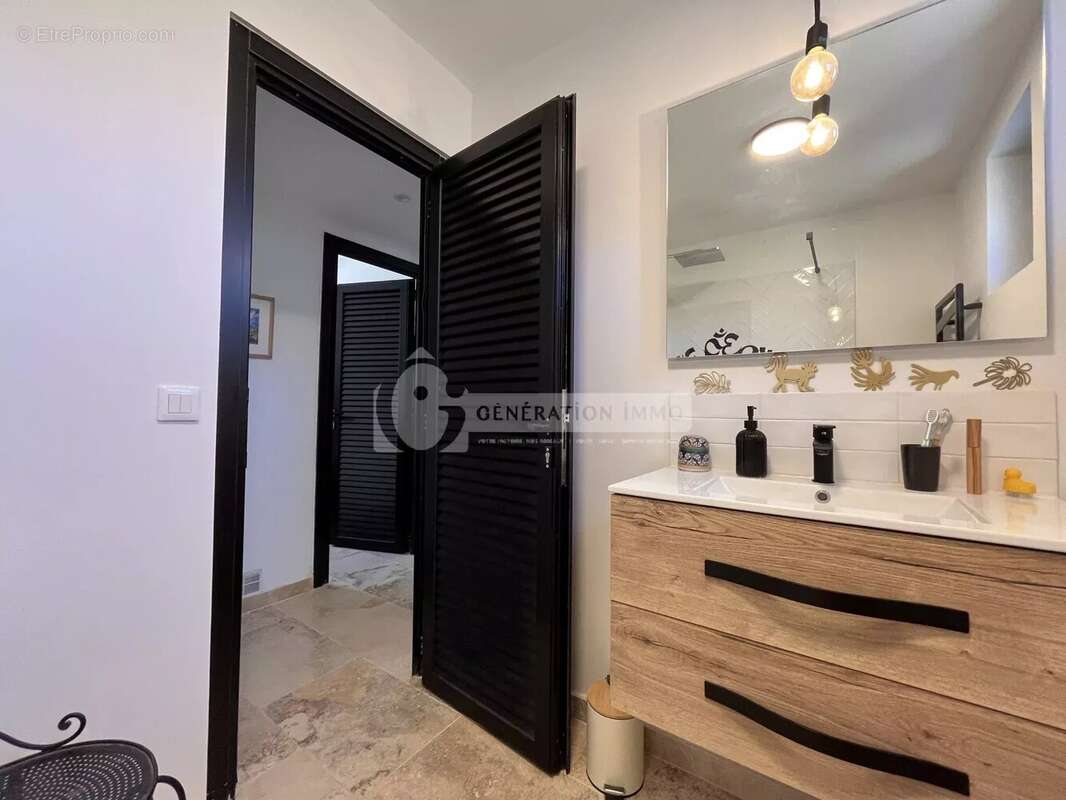 Maison à FONTVIEILLE