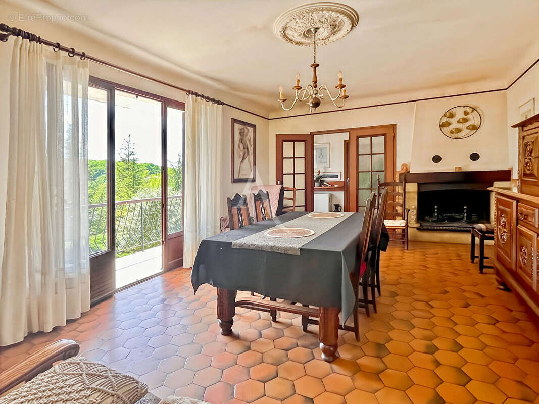 Maison à MONTAYRAL