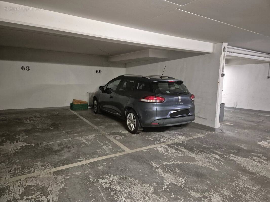 Parking à PARIS-15E