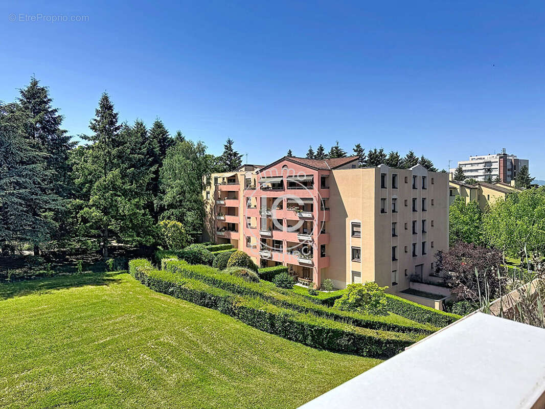 Appartement Rénové avec terrasse - Résidence familiale avec parc et tennis - photo 2