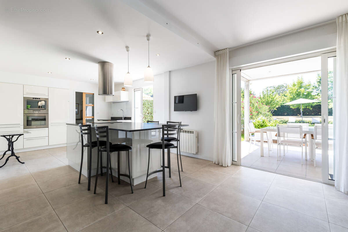 HAUT BOULIAC , quartier résidentiel et prisé, confortable maison - photo 8