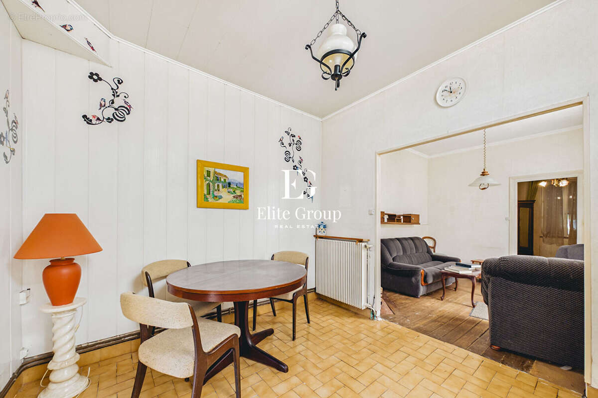 A Vendre Maison à Rénover - Rochefort - 6 Pièces - 146 m² - photo 4