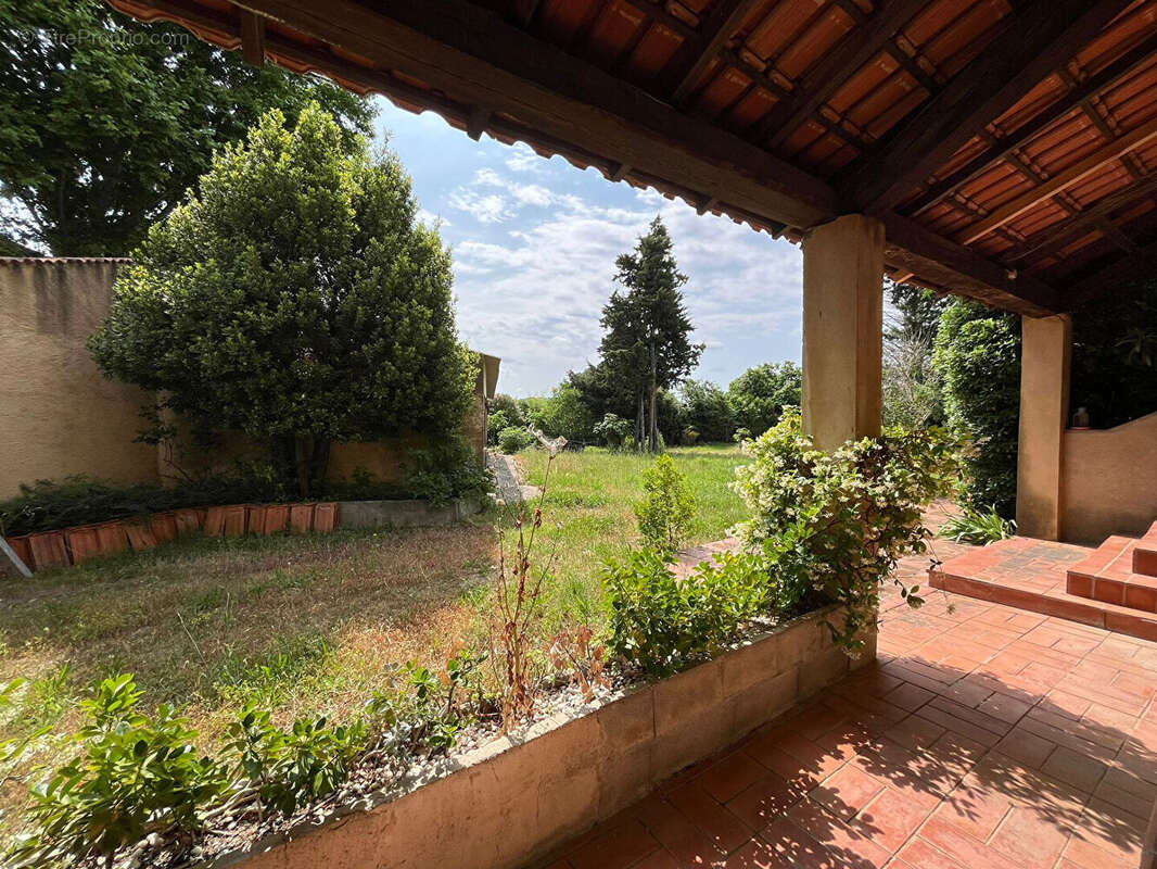 À vendre Authentique Mas - 5 chambres avec piscine, parc arboré et 4 garages - Proche Calvisson - photo 18