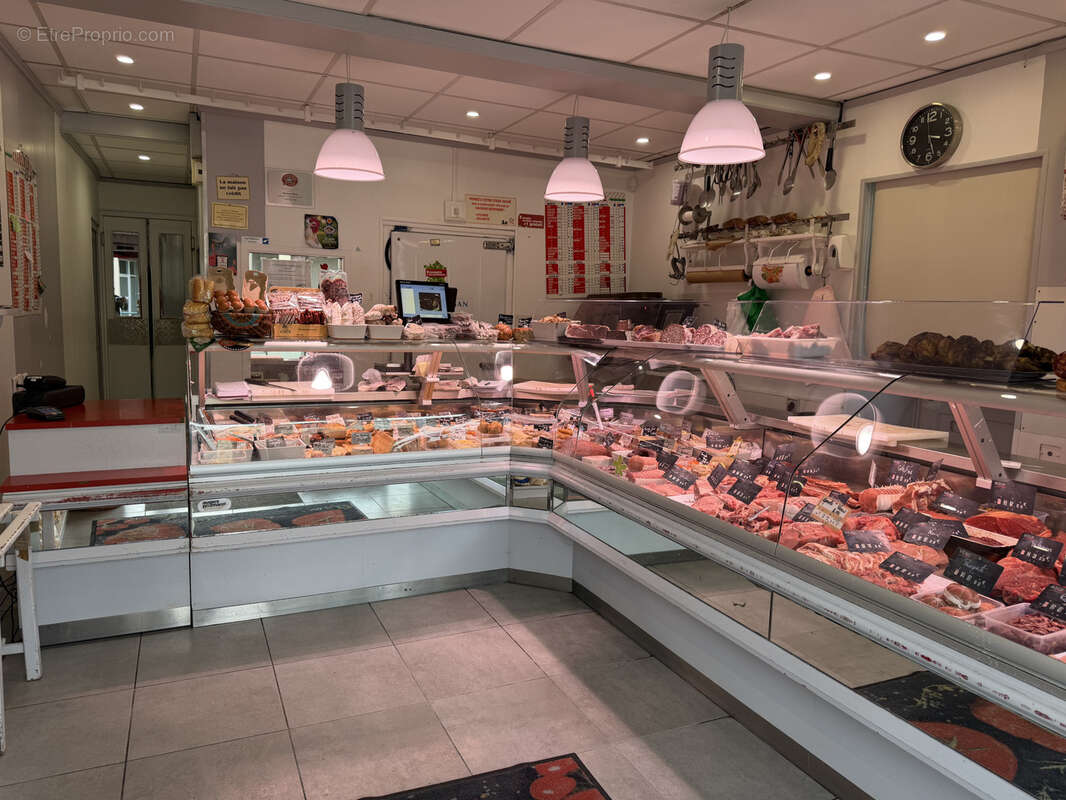 Fond de commerce BOUCHERIE-CHARCUTERIE-TRAITEUR secteur Aigueperse, 600000€ CA , vente 199000€ FAI - photo 2
